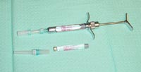 注射の針と麻酔液の針の画像